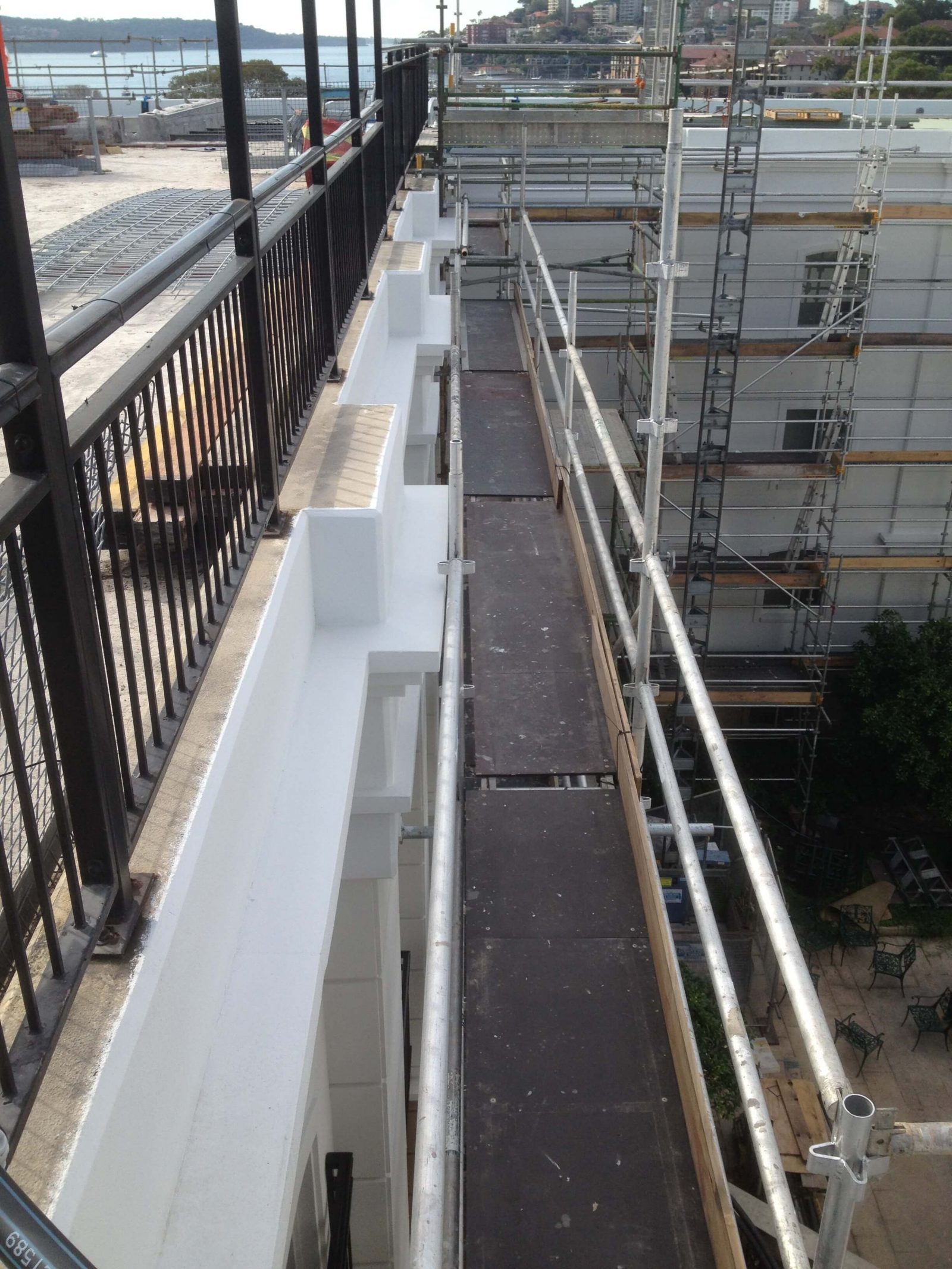 scaffolding with double backside handrail