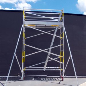 mobile scaffold with outriggers