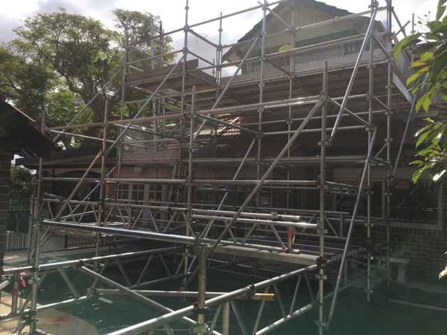 Sydney Scaffold appears to hover over pool